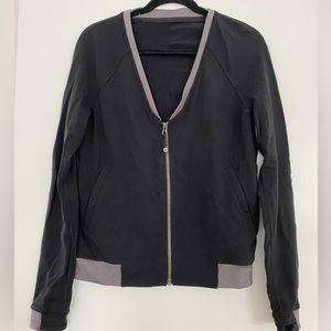 Lululemon Athletica size 6 V-neck Zip up